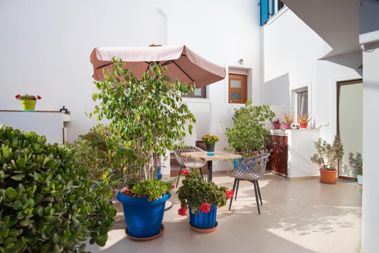 Angelica'S Deluxe Rooms In Adamas Exteriér fotografie